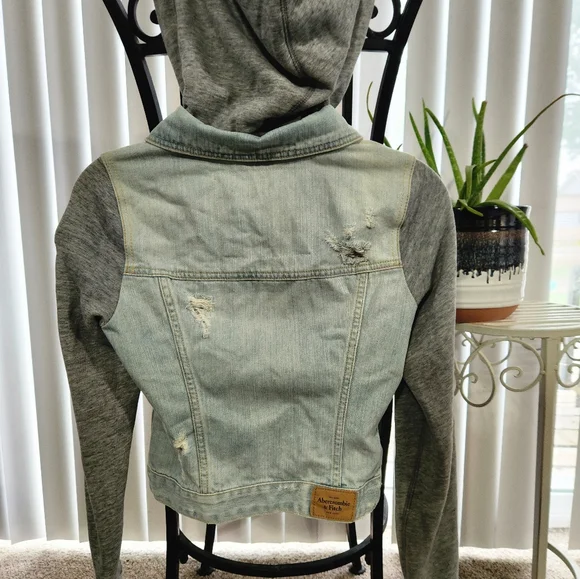 *SOLD* Abercrombie & Fitch Hooded Distressed Jean Jacket - Picture 3 of 7